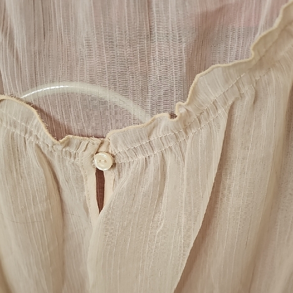Old Navy Women's Sheer Cream Blouse Size Large - Picture 3 of 8